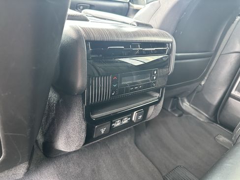 Used 2024 Jeep Wagoneer L Series II w/ Flexible Seating Group AWD/4WD image 27