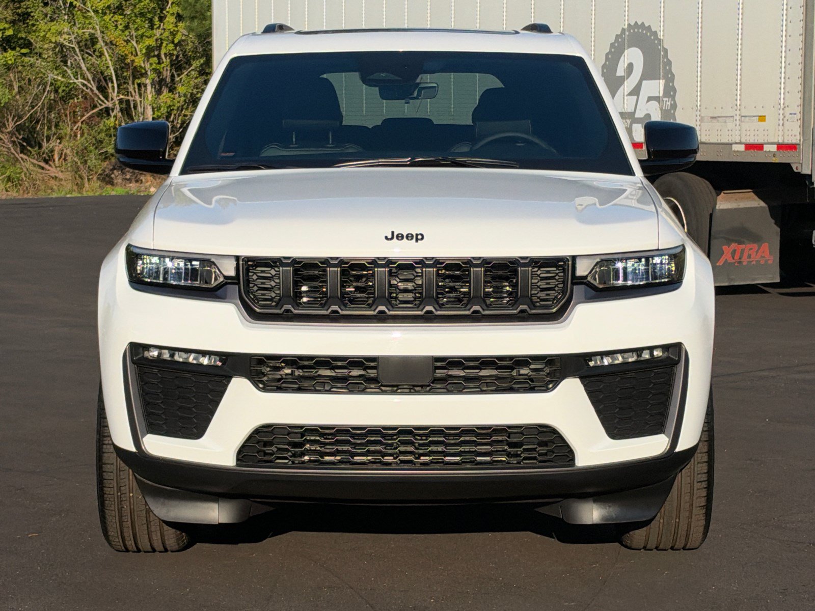 New 2026 Jeep Grand Cherokee Limited w/ Limited Altitude Package AWD/4WD image 2