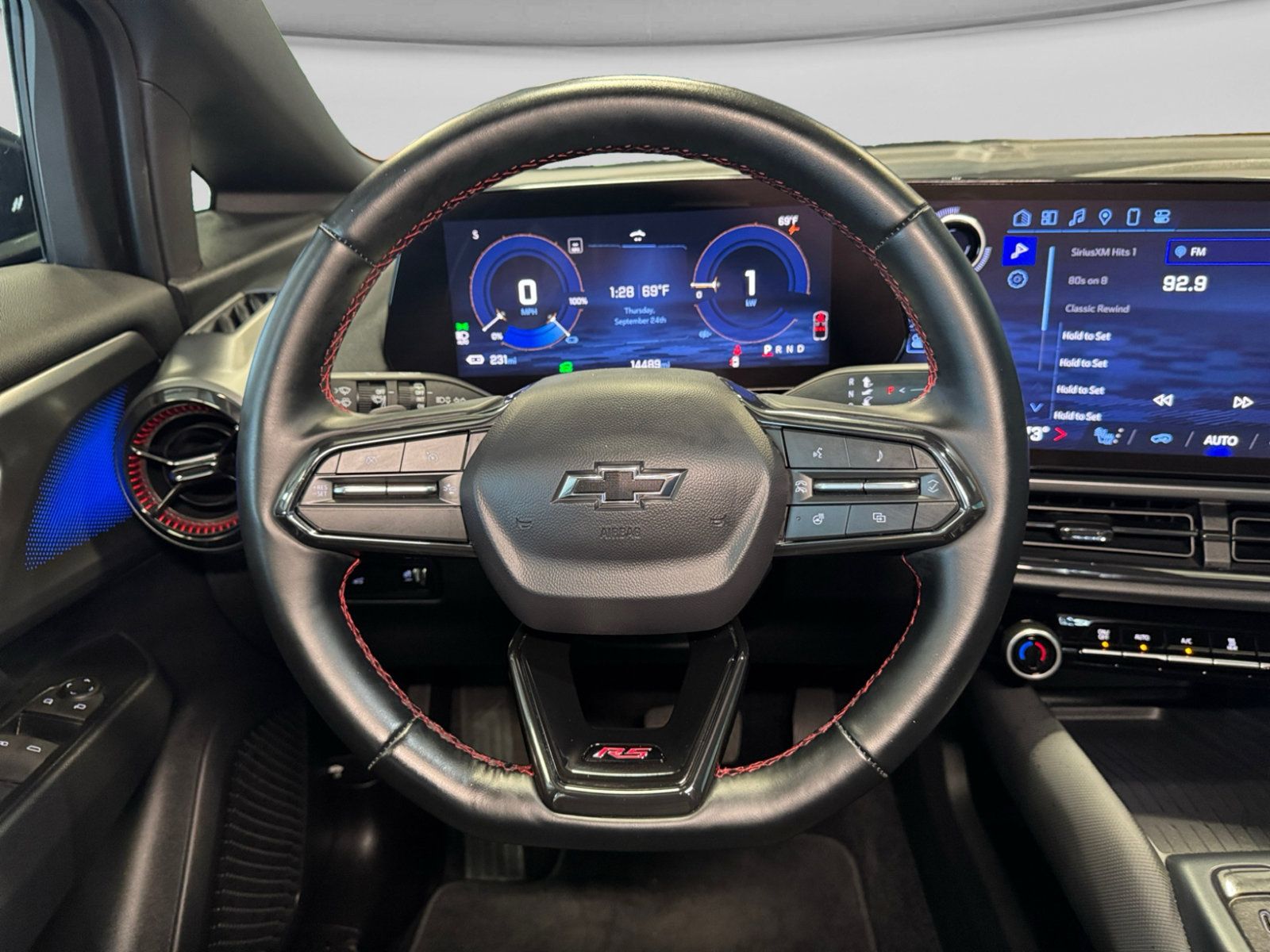 Used 2024 Chevrolet Equinox EV RS FWD image 9