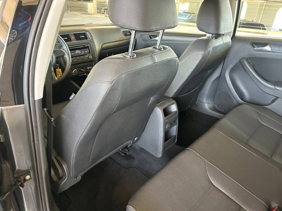 Used 2012 Volkswagen Jetta SE FWD image 21