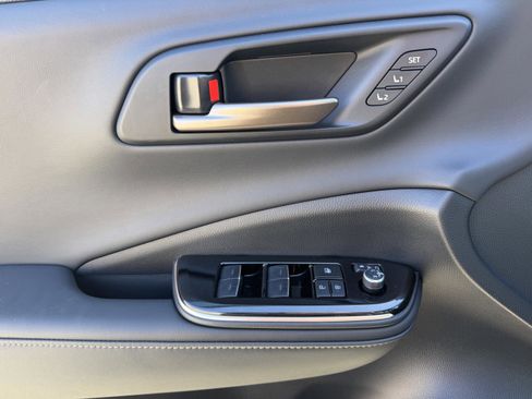 Used 2026 Toyota Crown Platinum image 9