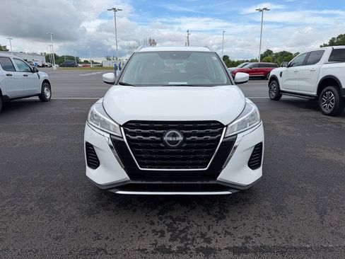 Used 2023 Nissan Kicks SV FWD image 2
