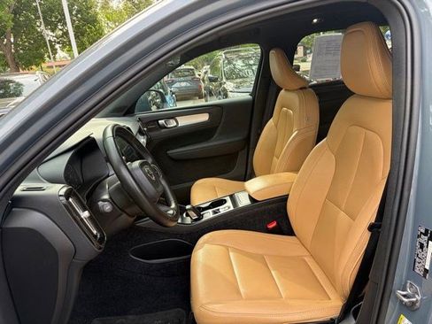 Used 2020 Volvo XC40 T5 Momentum w/ Protection Package Premier AWD/4WD image 17