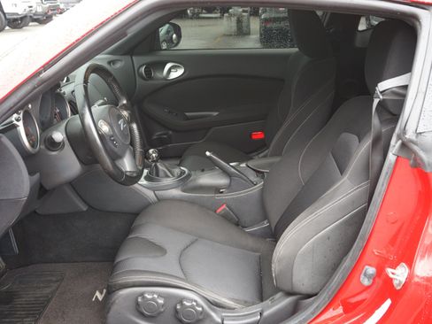 Used 2016 Nissan 370Z Coupe RWD image 15