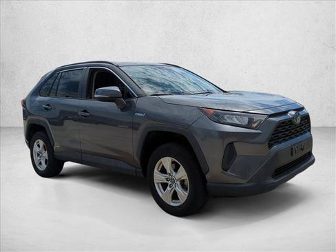 Used 2021 Toyota RAV4 LE AWD/4WD image 3
