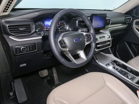 Used 2024 Ford Explorer XLT w/ Equipment Group 202A image 23