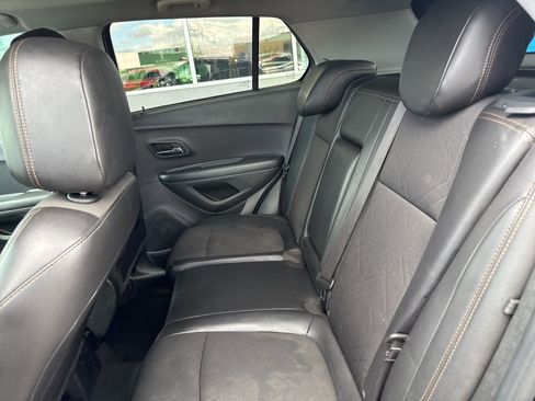 Used 2021 Chevrolet Trax LT AWD/4WD image 16