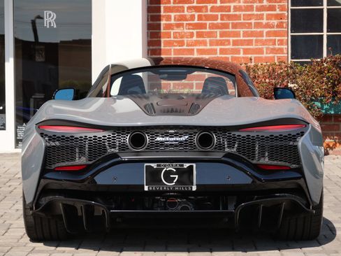 Used 2023 McLaren Artura RWD image 5