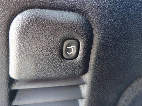 Used 2019 Jeep Grand Cherokee Overland image 9