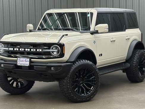 Used 2025 Ford Bronco Outer Banks w/ Sasquatch Package AWD/4WD image 1