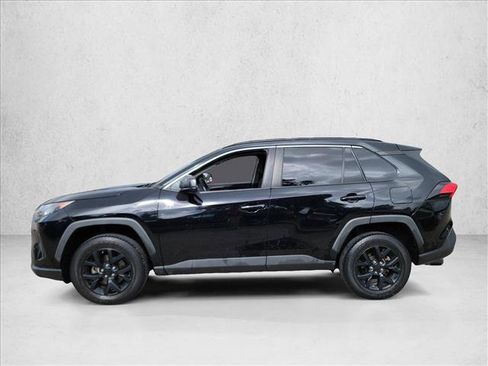 Used 2021 Toyota RAV4 LE FWD image 8