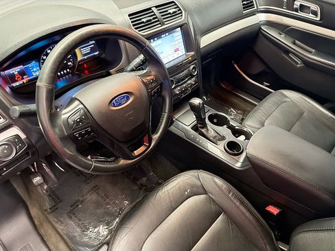 Used 2017 Ford Explorer XLT w/ Equipment Group 202A FWD image 7