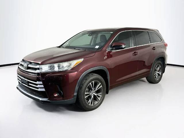Used 2018 Toyota Highlander LE w/ Carpet Mat Package (TMS) AWD/4WD image 1
