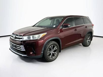 Used 2018 Toyota Highlander LE w/ Carpet Mat Package (TMS)