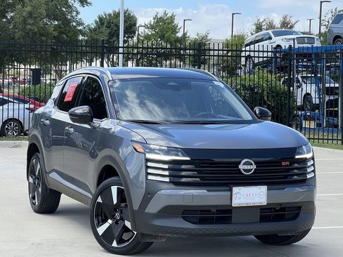 Used 2025 Nissan Kicks SR FWD image 2