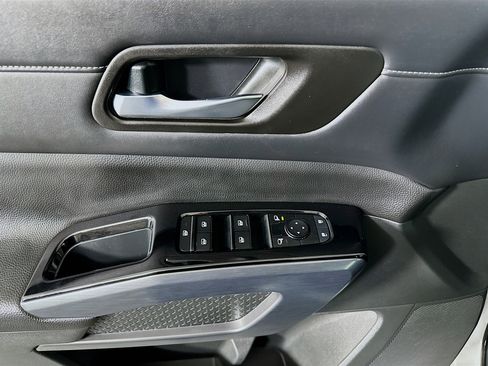 Used 2023 Nissan Pathfinder SL image 15