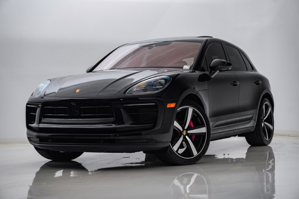 Certified 2022 Porsche Macan S AWD/4WD image 1