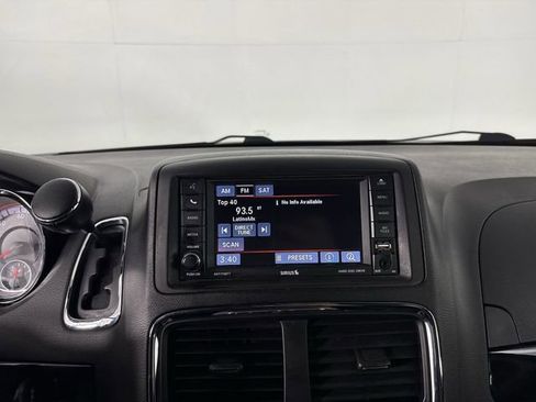 Used 2017 Dodge Grand Caravan SXT FWD image 6