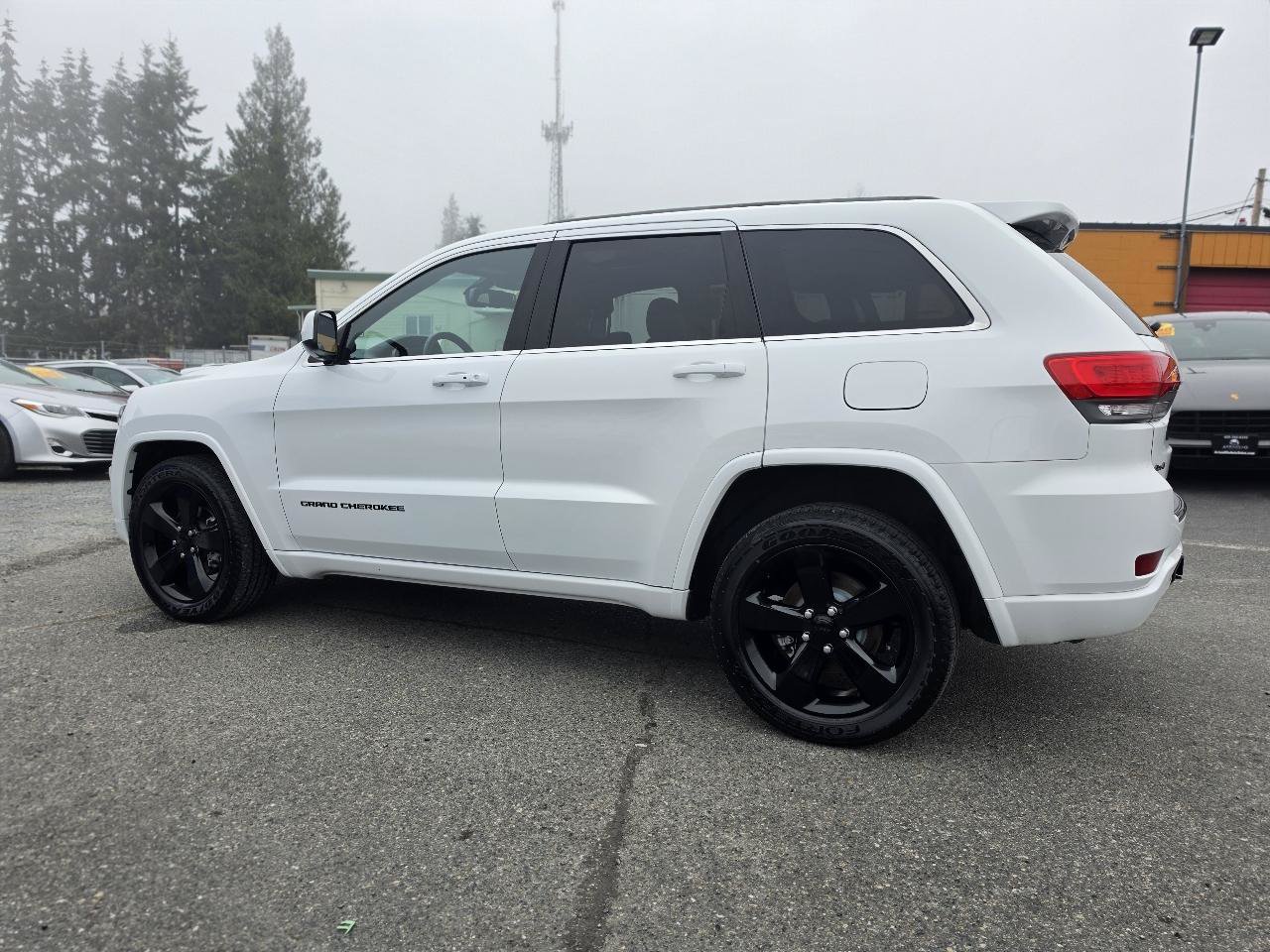 Used 2015 Jeep Grand Cherokee Altitude AWD/4WD image 8