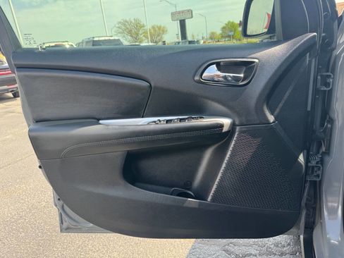 Used 2020 Dodge Journey SE w/ SE Popular Equipment Group image 14