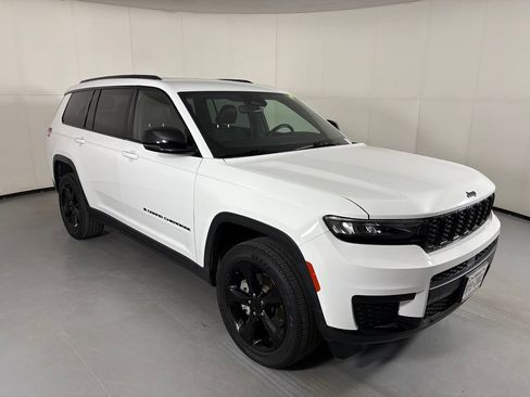 Used 2022 Jeep Grand Cherokee L Laredo RWD image 2
