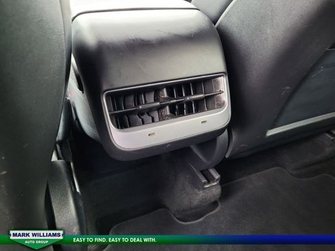 Used 2022 Tesla Model Y Long Range image 29