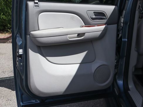 Used 2011 Chevrolet Avalanche LT RWD image 40
