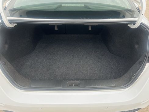 Used 2023 Nissan Sentra SV w/ Trunk Package image 11