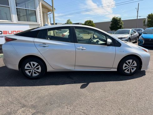 Used 2016 Toyota Prius Three w/ Advanced Technology Package FWD image 6