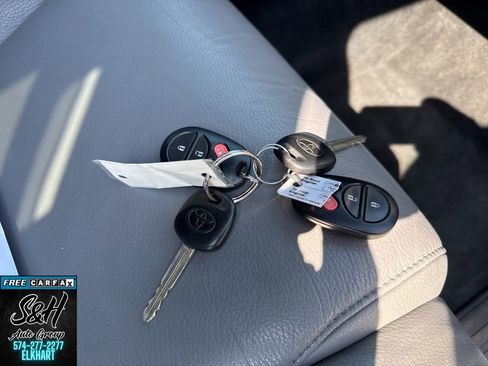 Used 2017 Toyota Sequoia Limited w/ Safety & Convenience Package image 4