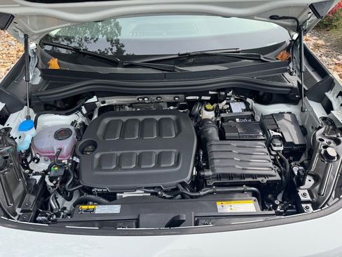 New 2025 Volkswagen Tiguan SE image 10