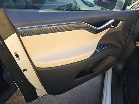 Used 2017 Tesla Model X 75D image 9