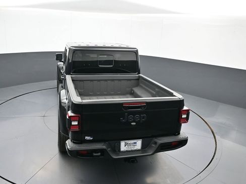 Used 2022 Jeep Gladiator Overland image 40