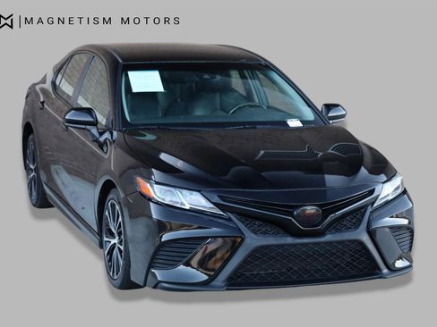 Used 2018 Toyota Camry SE FWD image 4