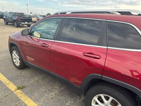 Used 2016 Jeep Cherokee Latitude w/ Cold Weather Group AWD/4WD image 27
