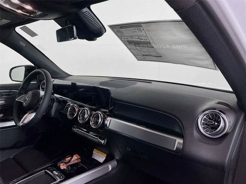 Used 2026 Mercedes-Benz GLB 250 4MATIC image 25