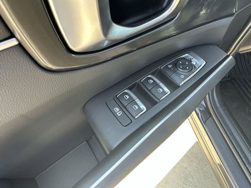 Used 2025 Kia Sorento LX image 18