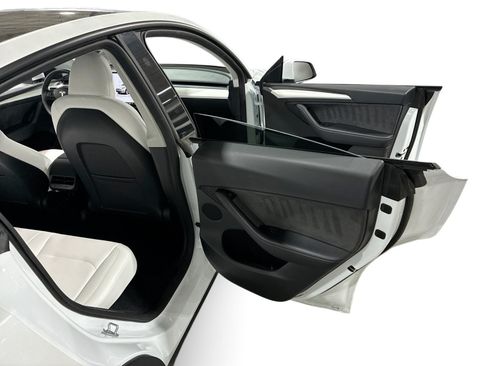 Certified 2023 Tesla Model Y Long Range AWD/4WD image 12