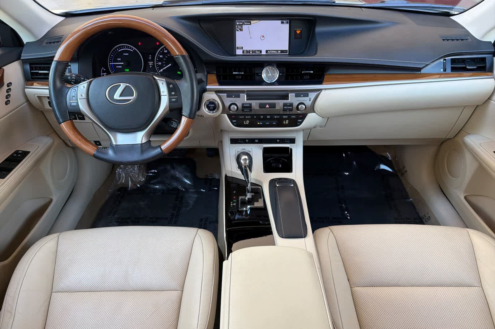 Used 2015 Lexus ES 300h w/ Navigation System Package FWD image 3