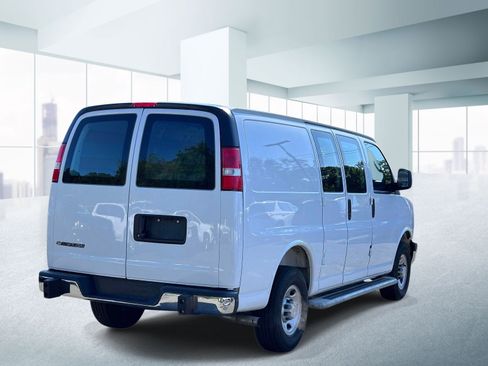 Used 2025 Chevrolet Express 2500 w/ Driver Convenience Package RWD image 4