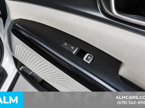 Used 2024 Kia Carnival LX image 31