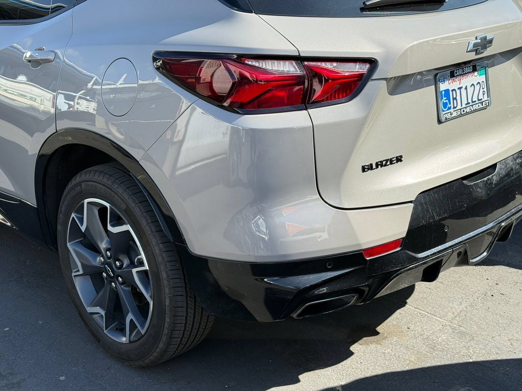 Used 2021 Chevrolet Blazer RS w/ Enhanced Convenience Package FWD image 13