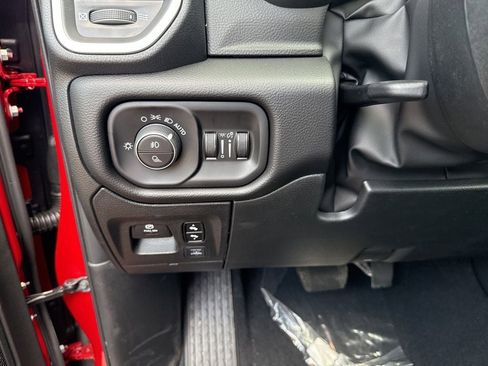 New 2026 RAM 1500 4x4 Crew Cab image 17