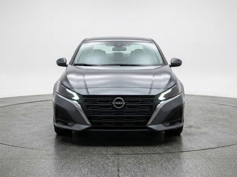 Used 2025 Nissan Altima 2.5 SV image 2