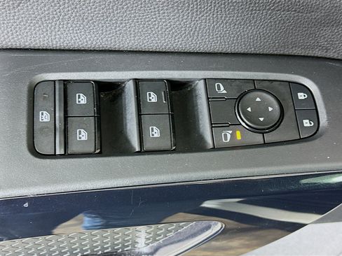 Used 2025 Nissan Pathfinder SV image 15