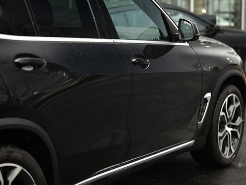 New 2026 BMW X5 xDrive40i w/ Climate Comfort Package image 8