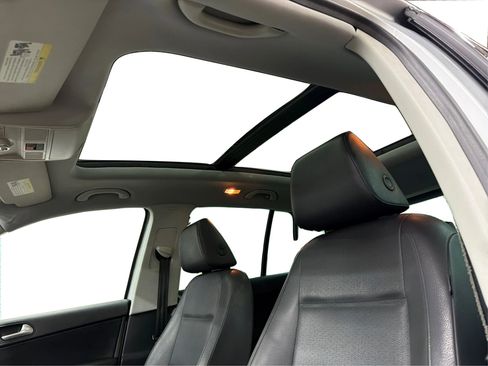 Used 2016 Volkswagen Tiguan SE image 19