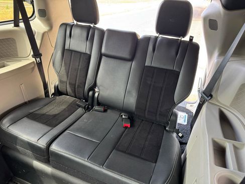 Used 2017 Dodge Grand Caravan SXT FWD image 17