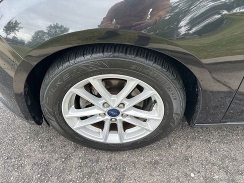 Used 2018 Ford Focus SE w/ Cold Weather Package FWD image 26