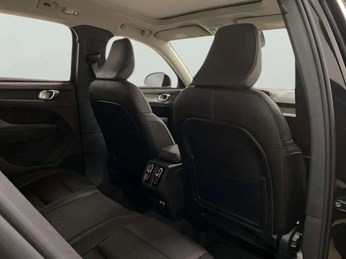 Used 2025 Volvo XC40 B5 Core image 57